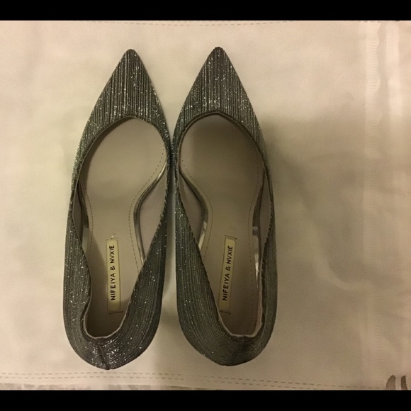 Silver glitter high heels - Picture 2 of 3